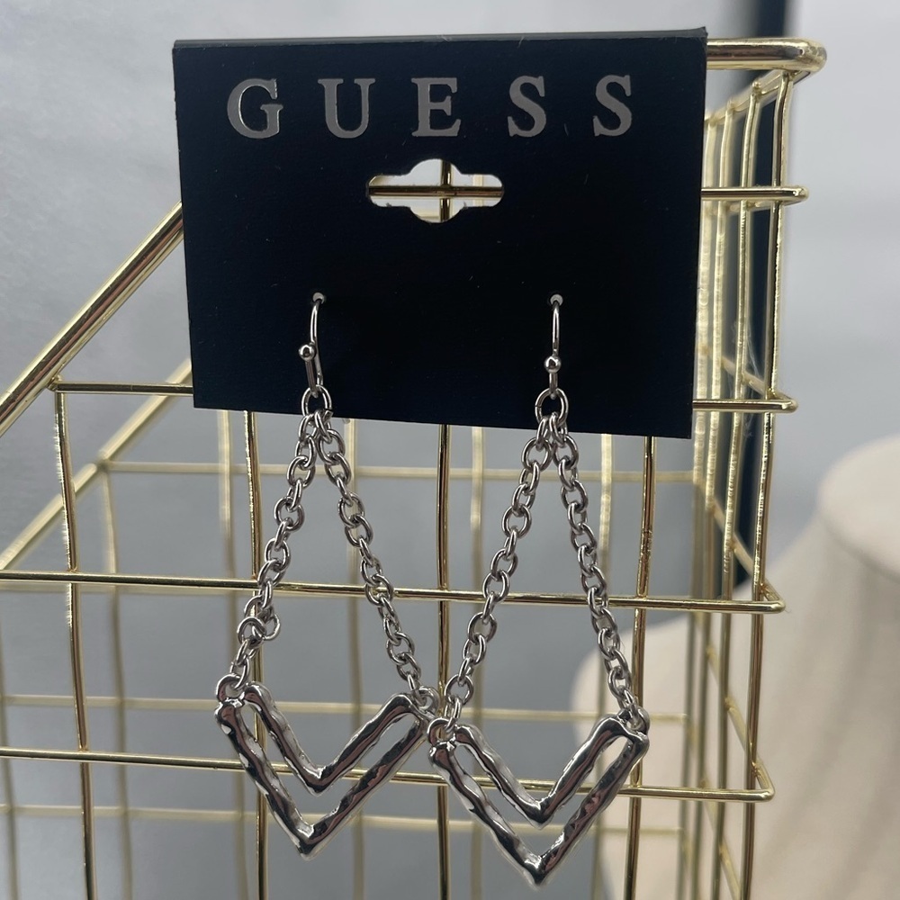 Guess NWT silver toned hammered arrow dangle earrings